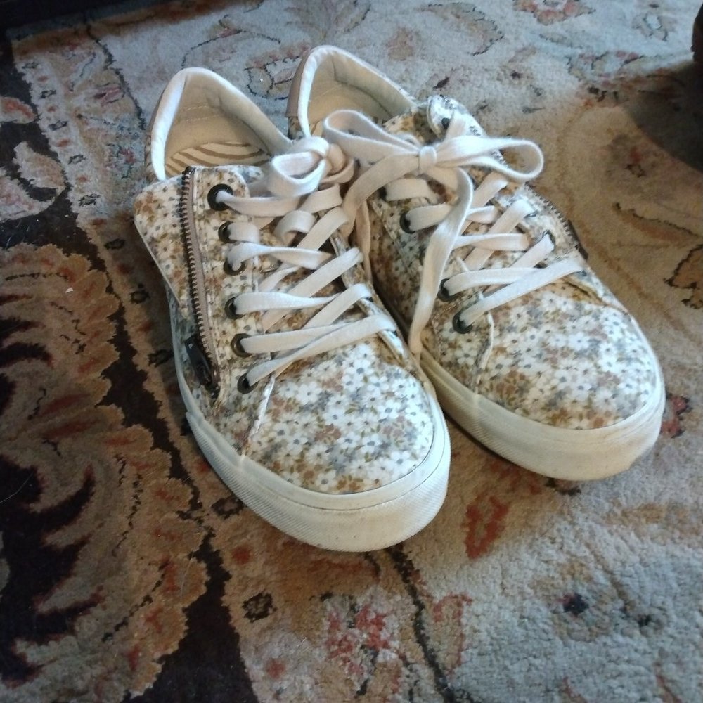 Taos Flower Pattern Sneakers